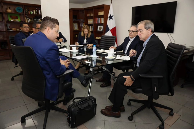 Reunión con Amazon Web Services para establecer Academia de Tecnología en Panamá