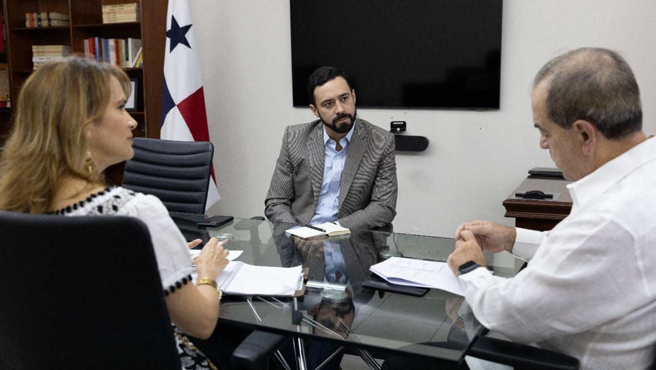 Visita oficial del embajador de Panamá en Reino Unido, S.E. Guido Martinelli