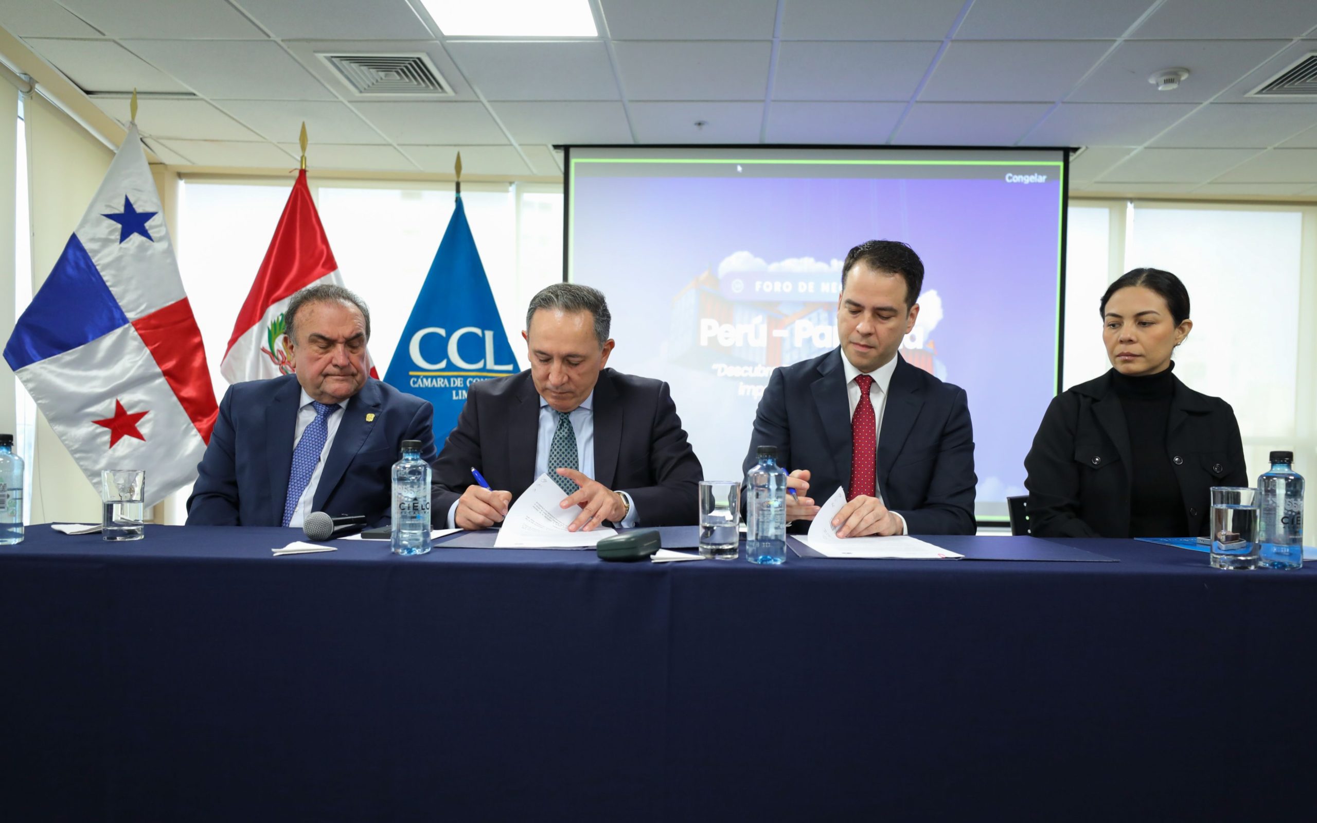 Memorando de Entendimiento con Cámara de Comercio Peruana Panameña